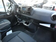 Mercedes-Benz Sprinter - 11