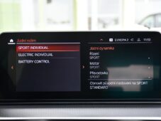 BMW Řada 5 530e PHEV M-SPORT xD HUD 1M ČR - 32