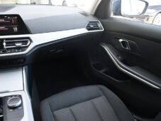 BMW Řada 3 318d SERV.KNÍŽKA 1M ČR - 28