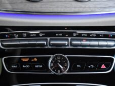 Mercedes-Benz Třídy E 400 KABRIO - 32