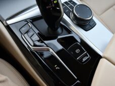 BMW Řada 5 520i SERV.KNÍŽKA KAMERA 1M ČR - 35