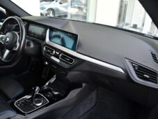 BMW Řada 2 218d M-SPORT HUD ČR 1M - 17