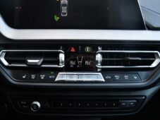 BMW Řada 2 218d M-SPORT HUD ČR 1M - 25