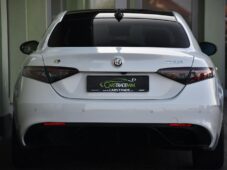 Alfa Romeo Giulia 2,0T 16V 206kW AT8-Q4 Veloce - 6