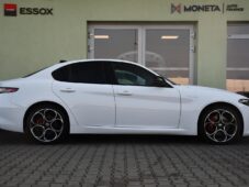 Alfa Romeo Giulia 2,0T 16V 206kW AT8-Q4 Veloce - 8