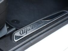 Alfa Romeo Giulia 2,0T 16V 206kW AT8-Q4 Veloce - 15