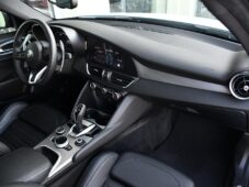 Alfa Romeo Giulia 2,0T 16V 206kW AT8-Q4 Veloce - 16