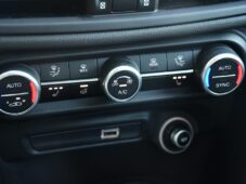 Alfa Romeo Giulia 2,0T 16V 206kW AT8-Q4 Veloce - 28