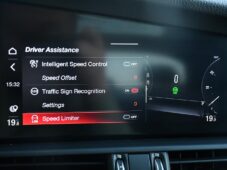 Alfa Romeo Giulia 2,0T 16V 206kW AT8-Q4 Veloce - 32