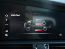 Alfa Romeo Giulia 2,0T 16V 206kW AT8-Q4 Veloce - 38