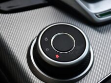 Alfa Romeo Giulia 2,0T 16V 206kW AT8-Q4 Veloce - 43