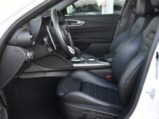 Alfa Romeo Giulia 2,0T 16V 206kW AT8-Q4 Veloce - 9