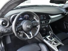 Alfa Romeo Giulia 2,0T 16V 206kW AT8-Q4 Veloce - 4