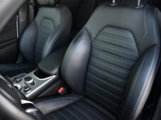 Alfa Romeo Giulia 2,0T 16V 206kW AT8-Q4 Veloce - 10