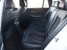 BMW Řada 3 320d xDrive M-SPORT ČR 1.M - 18