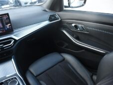 BMW Řada 3 320d xDrive M-SPORT ČR 1.M - 23