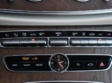 Mercedes-Benz Třídy E 400D 4 MATIC - 25