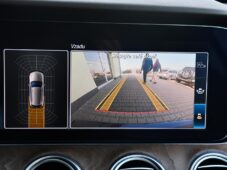 Mercedes-Benz Třídy E 400D 4 MATIC - 36