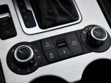 Volkswagen Touareg 3.0TDi 4MOTION TAŽNÉ K360°ČR - 25