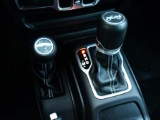 Jeep Wrangler 2.2CRD UNLIMITED SAHARA 2xPNEU - 27