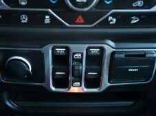 Jeep Wrangler 2.2CRD UNLIMITED SAHARA 2xPNEU - 30