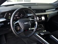 Audi e-tron - 14