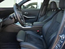 BMW Řada 3 320d xDrive M-SPORT - 8