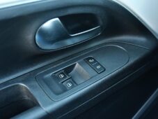 Volkswagen up! 1.0MPI 2x SADA KOL - 25