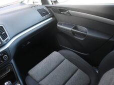 Volkswagen Sharan 2,0TDi 103kW NAVI 7MÍST - 26