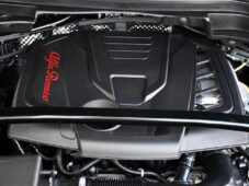 Alfa Romeo Stelvio 2.0TURBO 206kW VELOCE AT8 Q4 - 45