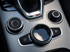 Alfa Romeo Stelvio 2.0TURBO 206kW VELOCE AT8 Q4 - 26