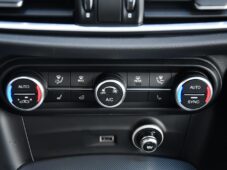 Alfa Romeo Stelvio 2.0TURBO 206kW VELOCE AT8 Q4 - 28