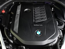 BMW Řada 5 540i xD LUXURY HUD LASER TAŽNÉ - 44