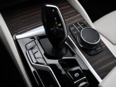 BMW Řada 5 540i xD LUXURY HUD LASER TAŽNÉ - 24