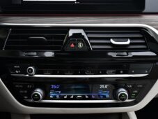 BMW Řada 5 540i xD LUXURY HUD LASER TAŽNÉ - 27