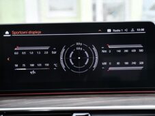 BMW Řada 5 540i xD LUXURY HUD LASER TAŽNÉ - 32