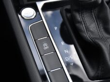 Volkswagen Passat 2.0TDi HIGHLINE DSG ACC ČR - 25