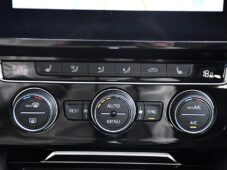 Volkswagen Passat 2.0TDi HIGHLINE DSG ACC ČR - 26