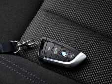 BMW Řada 3 320d CARPLAY ČR 2xKOLA - 38