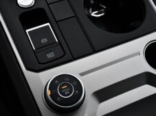 Volkswagen Touareg 3.0TDi 4MOTION ČR TAŽNÉ - 24