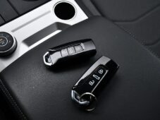 Volkswagen Touareg 3.0TDi 4MOTION ČR TAŽNÉ - 32