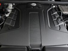 Volkswagen Touareg 3.0TDi 4MOTION ČR TAŽNÉ - 34