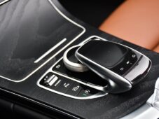 Mercedes-Benz Třídy C 220d AMG LED CARPLAY KAMERA - 36