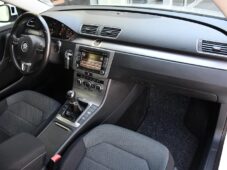 Volkswagen Passat 2.0TDi ČR VÝHŘEV PDC - 11