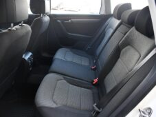 Volkswagen Passat 2.0TDi ČR VÝHŘEV PDC - 18