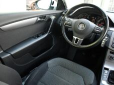 Volkswagen Passat 2.0TDi ČR VÝHŘEV PDC - 21