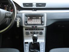 Volkswagen Passat 2.0TDi ČR VÝHŘEV PDC - 22