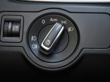 Volkswagen Passat 2.0TDi ČR VÝHŘEV PDC - 25