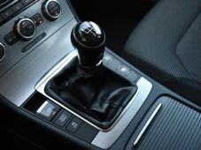 Volkswagen Passat 2.0TDi ČR VÝHŘEV PDC - 32