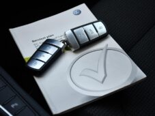 Volkswagen Passat 2.0TDi ČR VÝHŘEV PDC - 33